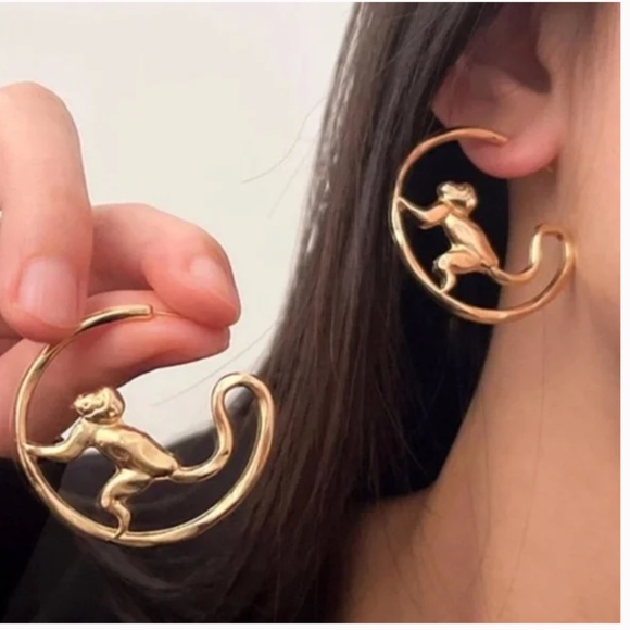 ❤️ FREE Monkey Animal Hoop Drop Hipster Hippie Art Artsy Chic Classy Earrings - Picture 1 of 2